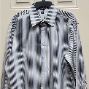 Gap Shirt‼️